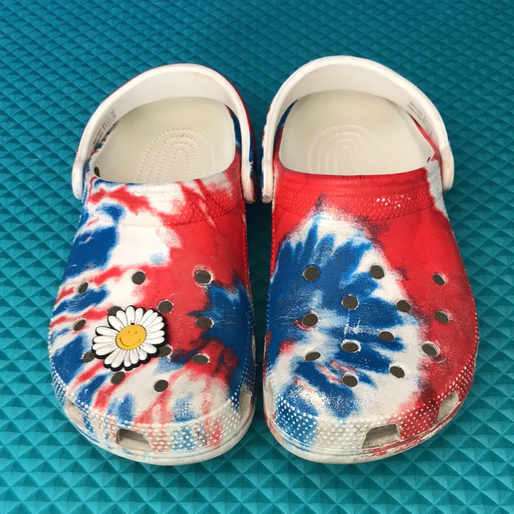 CROCS Unisex American Flag Colors Tie Dye Slip On Classic Clogs | 7M - 9W - Picture 2 of 11